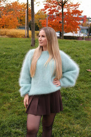 Tröja i mohair med knyt i ryggen