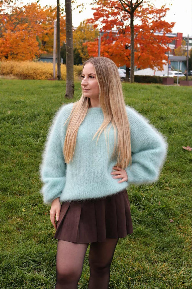 Tröja i mohair med knyt i ryggen