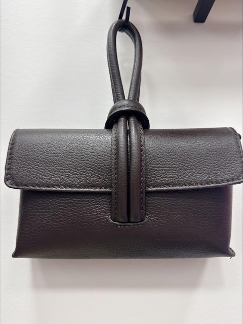 Väska med knut i äkta skinn