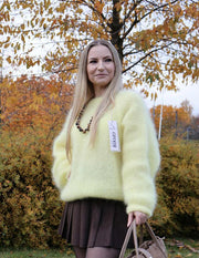 Tröja i mohair med knyt i ryggen