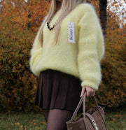 Tröja i mohair med knyt i ryggen