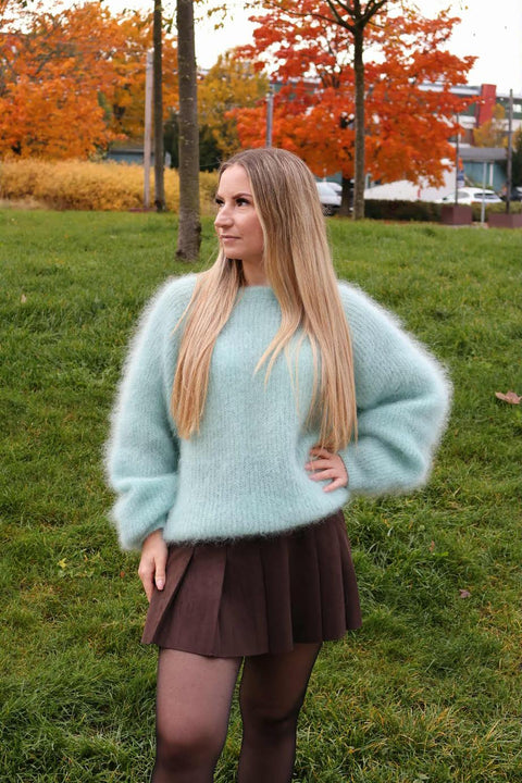 Tröja i mohair med knyt i ryggen